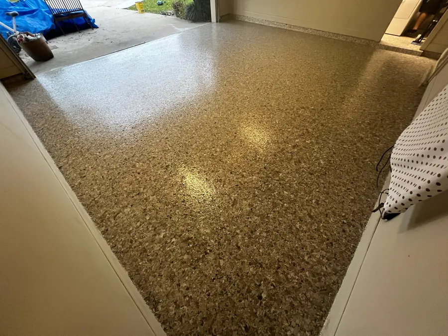 Glossy tan flake floor in a garage