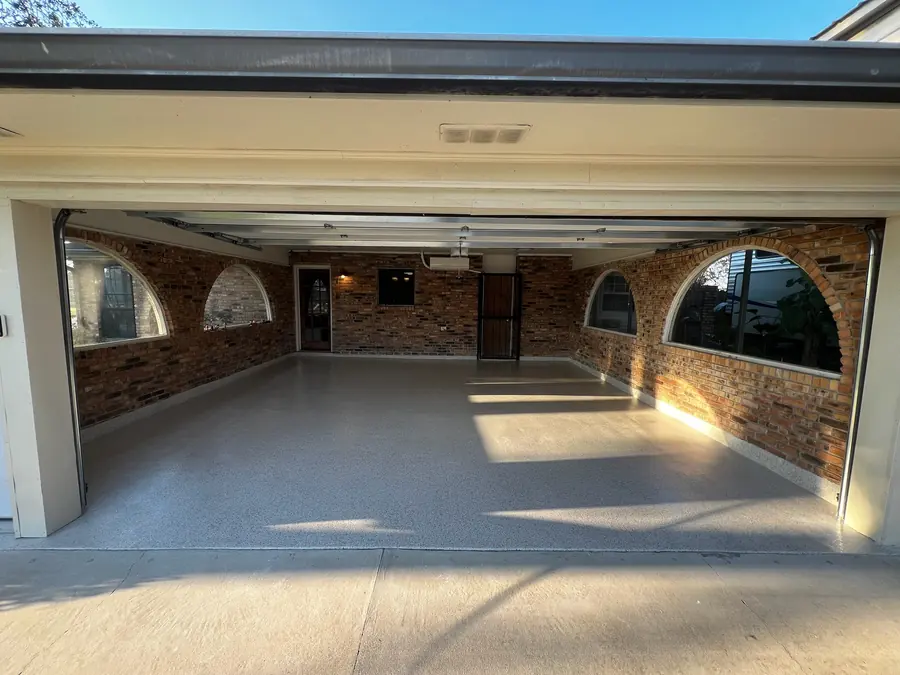 Garage with arched windows before coating