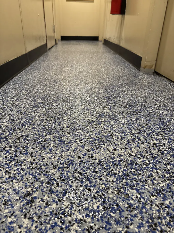 Flake-coated passageway inside a vessel