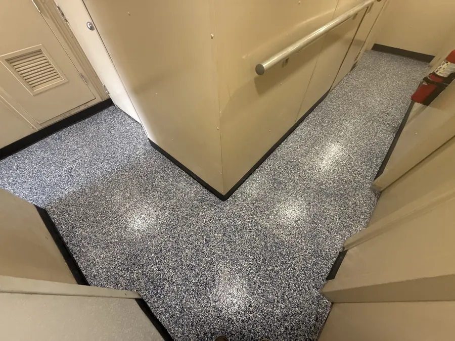 Flake floor wrapping a corner in a vessel passageway