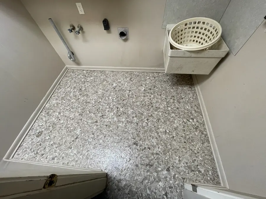 Laundry room floor in a tan and grey flake blend